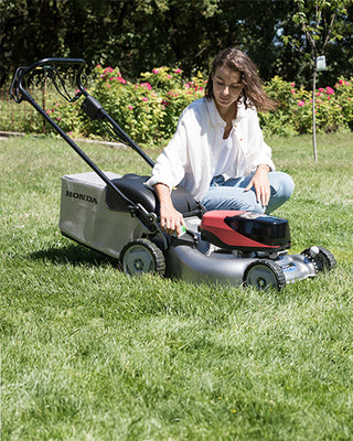 Buy any Honda Cordless Lawnmower and get a free Battery and Fast Charger