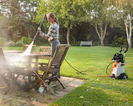 Pressure washer for garden table