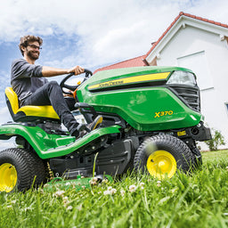 John Deere X370 Lawn Tractor