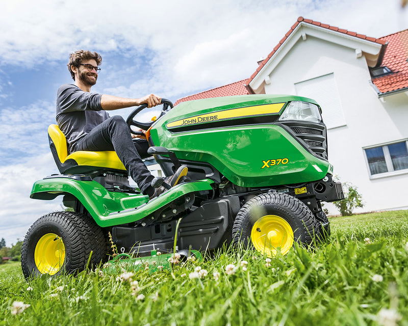John Deere X370 Lawn Tractor