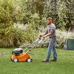 Petrol scarifier
