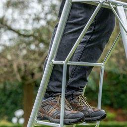 Ladder standing platform