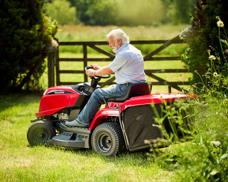Cutting and collecting the grass with Mountfield ride on