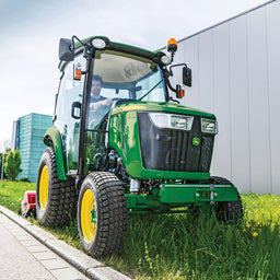 3039R JD Tractor mowing verge