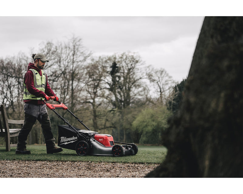 MILWAUKEE® M18 FUEL™ 53cm Cordless Lawnmower