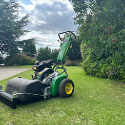 EX DEMO John Deere 220SL PrecisionCut™ Greens Mower - £8,250 (Ex VAT) H1000963