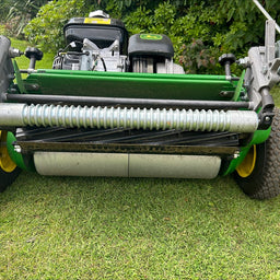 EX DEMO John Deere 220SL PrecisionCut™ Greens Mower - £8,250 (Ex VAT) H1000963