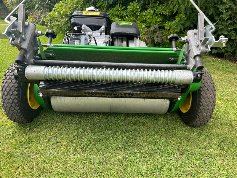 EX DEMO John Deere 220SL PrecisionCut™ Greens Mower - £8,250 (Ex VAT) H1000963