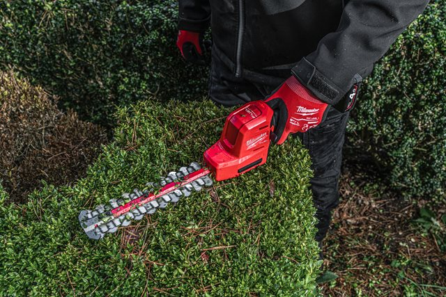 MILWAUKEE® M12 FUEL™ Hedge trimmer 20 cm (Tool only)