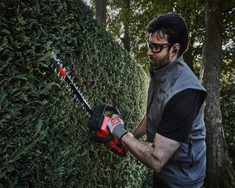 MILWAUKEE® M18 FUEL™ 45cm Hedge trimmer kit