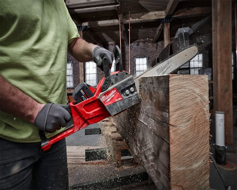 MILWAUKEE® M18 FUEL™ 35cm Chainsaw Kit