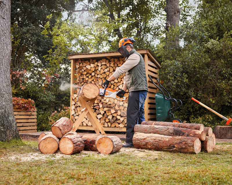 Chainsaw for logs