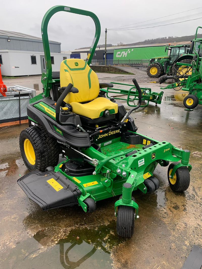 John Deere Z994R Zero Turn Mower with 54″ Side Discharge Deck - H1136909