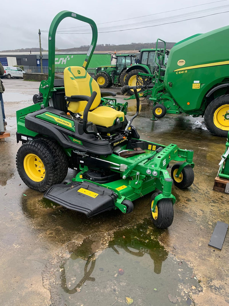 John Deere Z994R Zero Turn Mower with 54″ Side Discharge Deck - H1136909