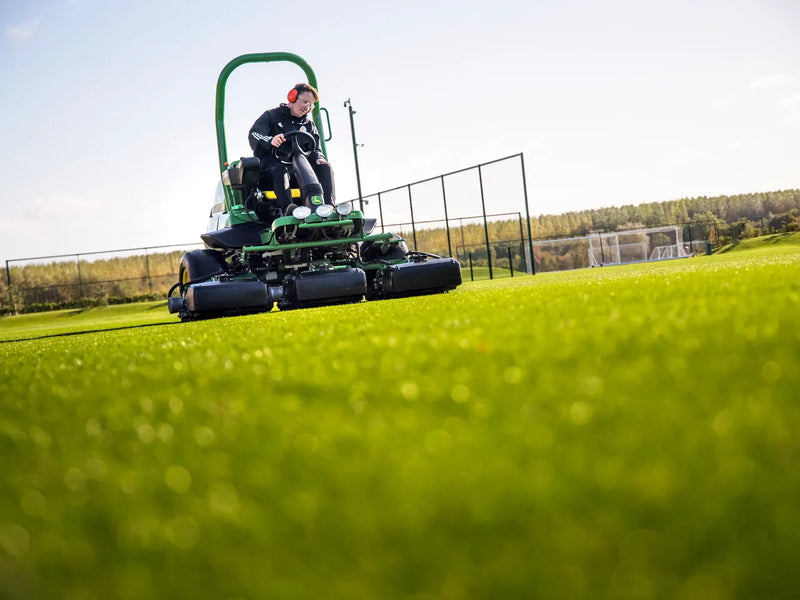 John Deere 8000A E-Cut Hybrid Fairway Mower