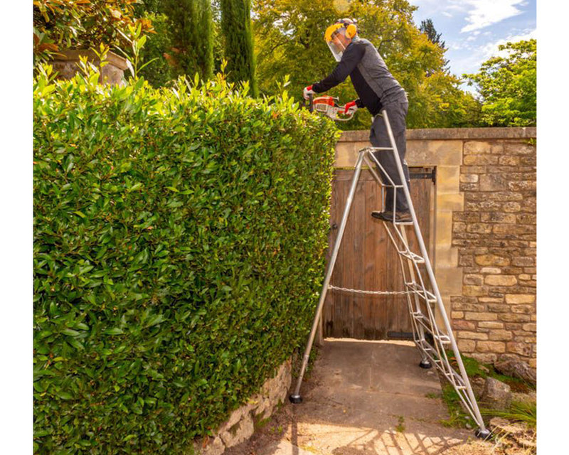 Using Henchman single leg tripod ladder