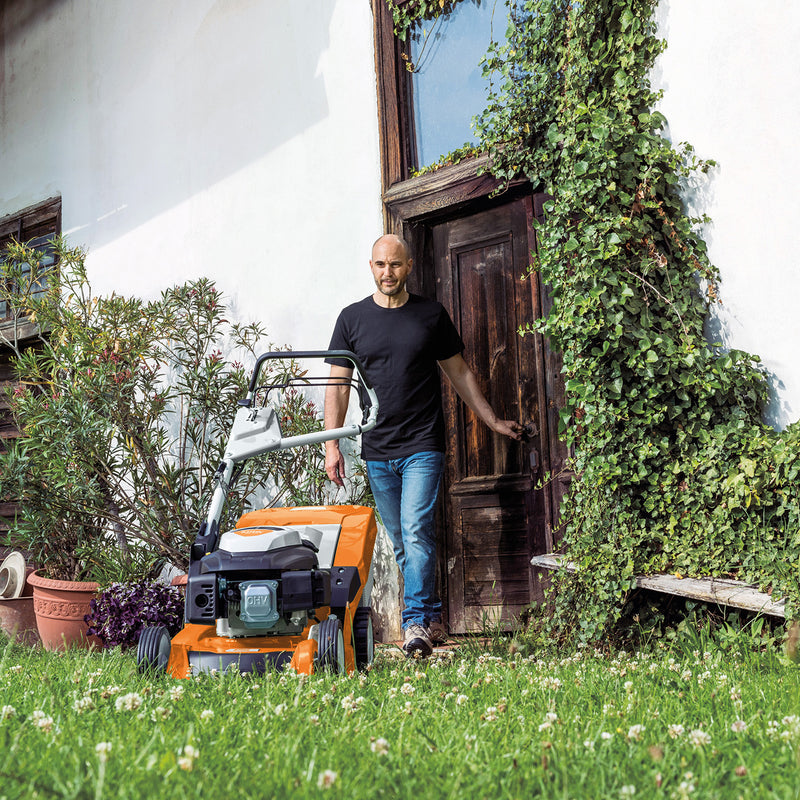 Petrol mulch mower