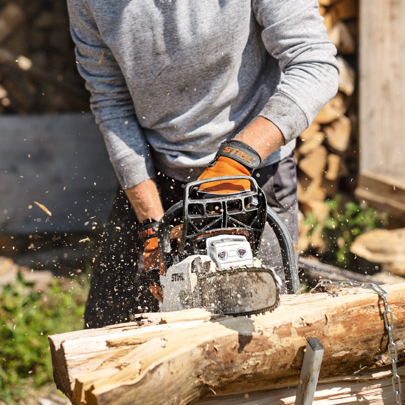 Stihl MS231 Chainsaw Cutting Log